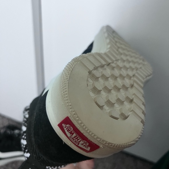 Vans - Picture 2 of 5